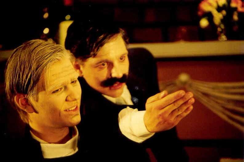 Teddy (Johanes Grüne) und der Pfarrer (Klaus Gresbrand)