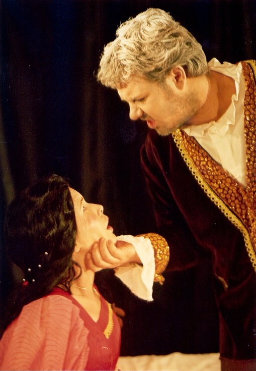 Julia und der alte Capulet (Aline Westphal und Nils Thönnessen)