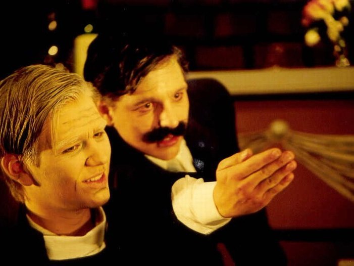 Arsen und Spitzenhäubchen (1998) Szenenfoto