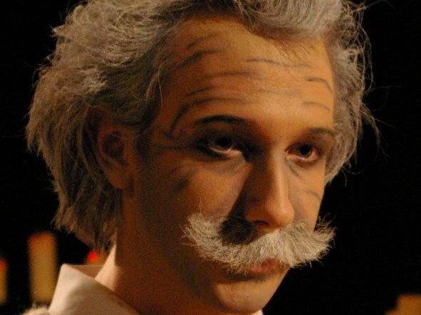 Ernesti, genannt Einstein (André Sperber) Bild: Ernesti, genannt Einstein (André Sperber)